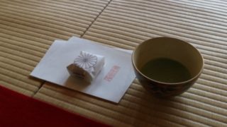 青蓮院門跡のお抹茶と和菓子の画像