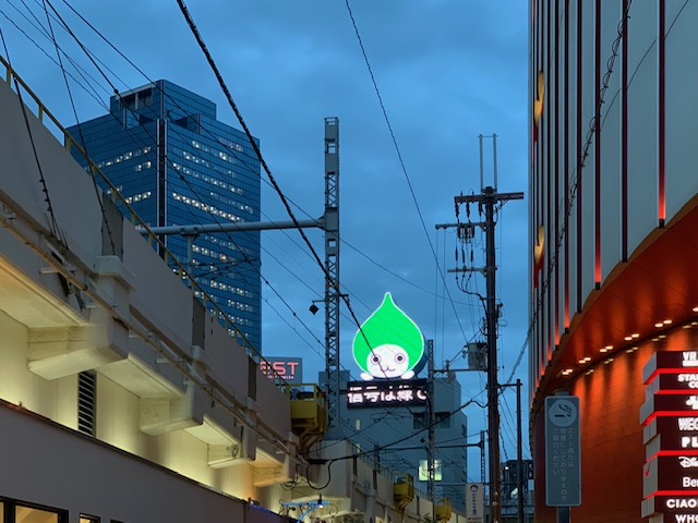 大阪モデルの達成基準を知らせる緑のぴちょんくんの画像