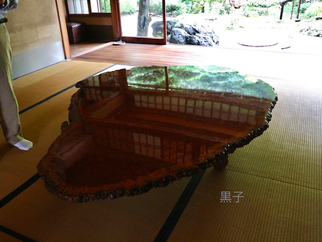 旧邸御室の花梨のテーブルの画像
